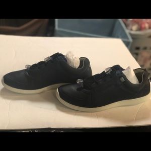 ecco women's sense toggle fashion sneaker